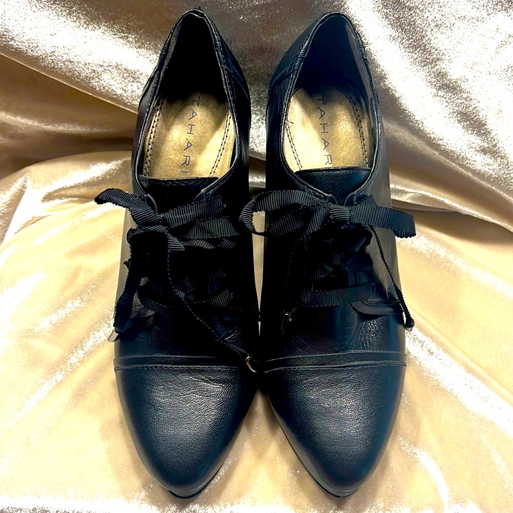 TAHARI Grace Booties